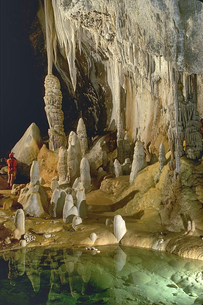 Name:  Lechuguilla_Cave_Pearlsian_Gulf.jpg
Views: 297
Size:  305.6 KB