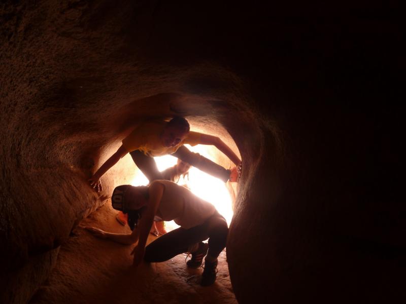 Name:  Tu06 girls inside tunnel.jpg
Views: 280
Size:  32.9 KB